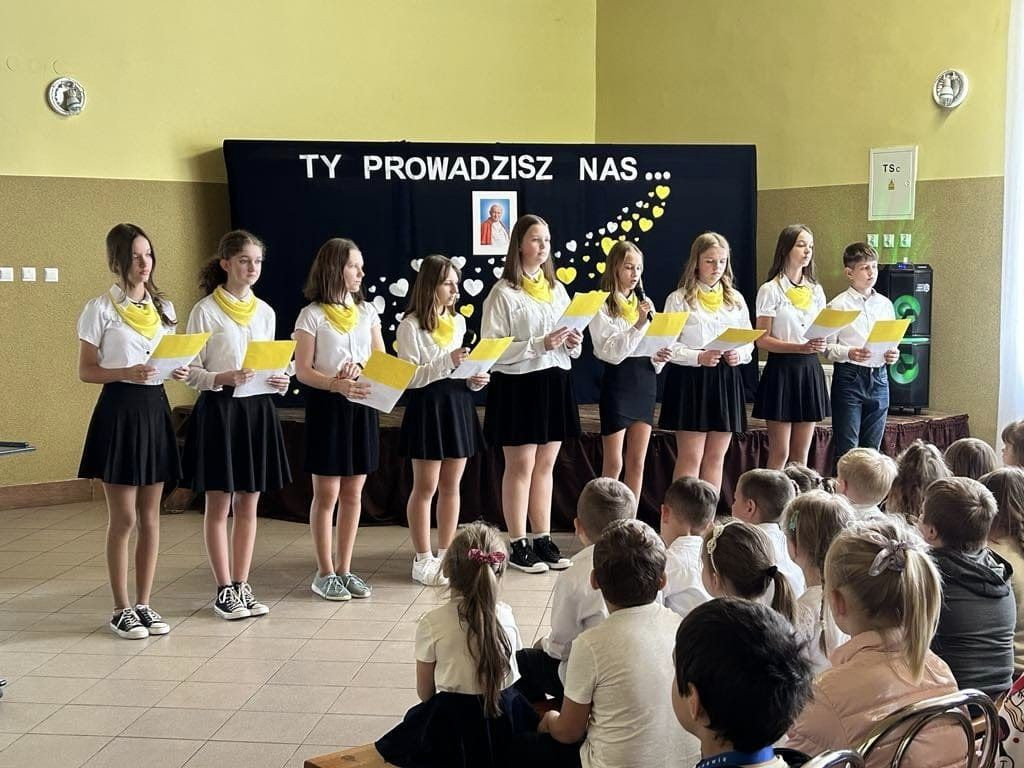 Ty prowadzisz Nas. Apel dla i o św. Janie Pawle II