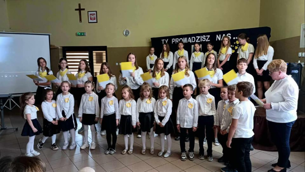 Ty prowadzisz Nas. Apel dla i o św. Janie Pawle II