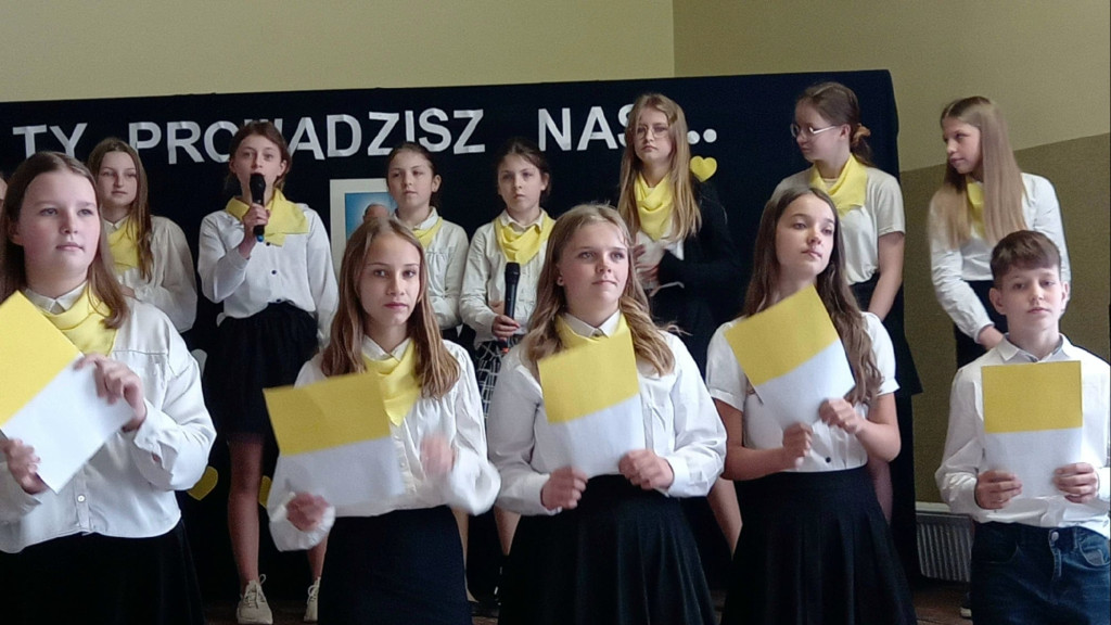 Ty prowadzisz Nas. Apel dla i o św. Janie Pawle II