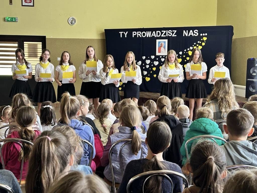 Ty prowadzisz Nas. Apel dla i o św. Janie Pawle II