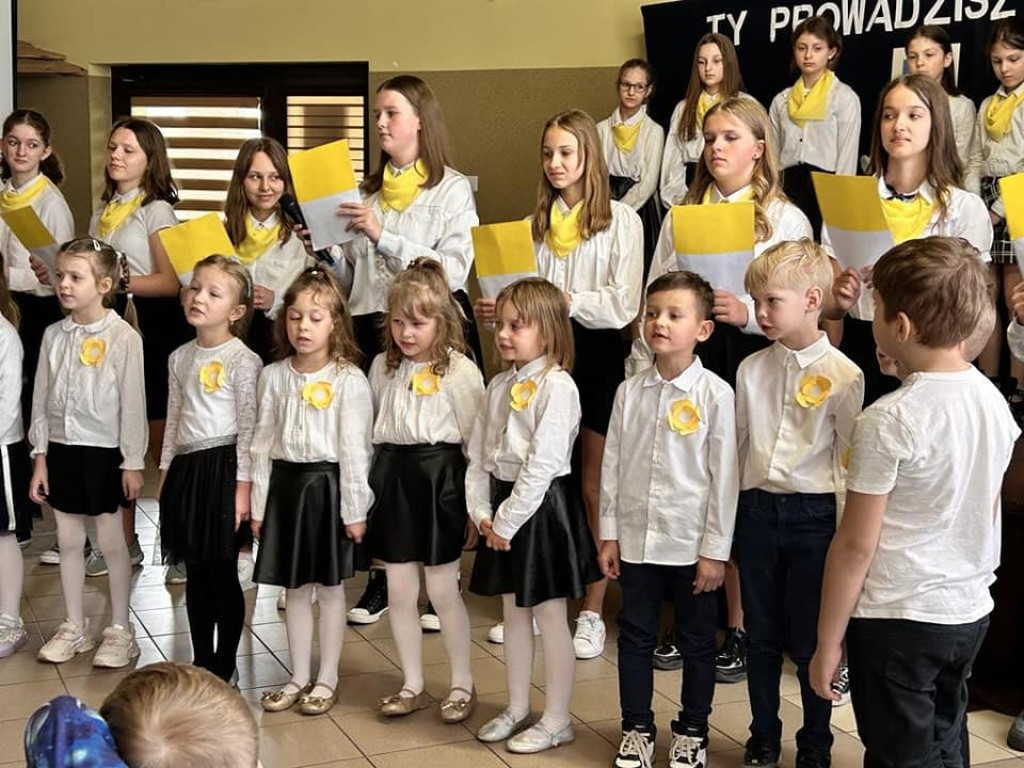 Ty prowadzisz Nas. Apel dla i o św. Janie Pawle II