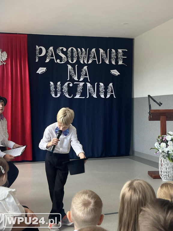 Pasowanie w Płocochowie