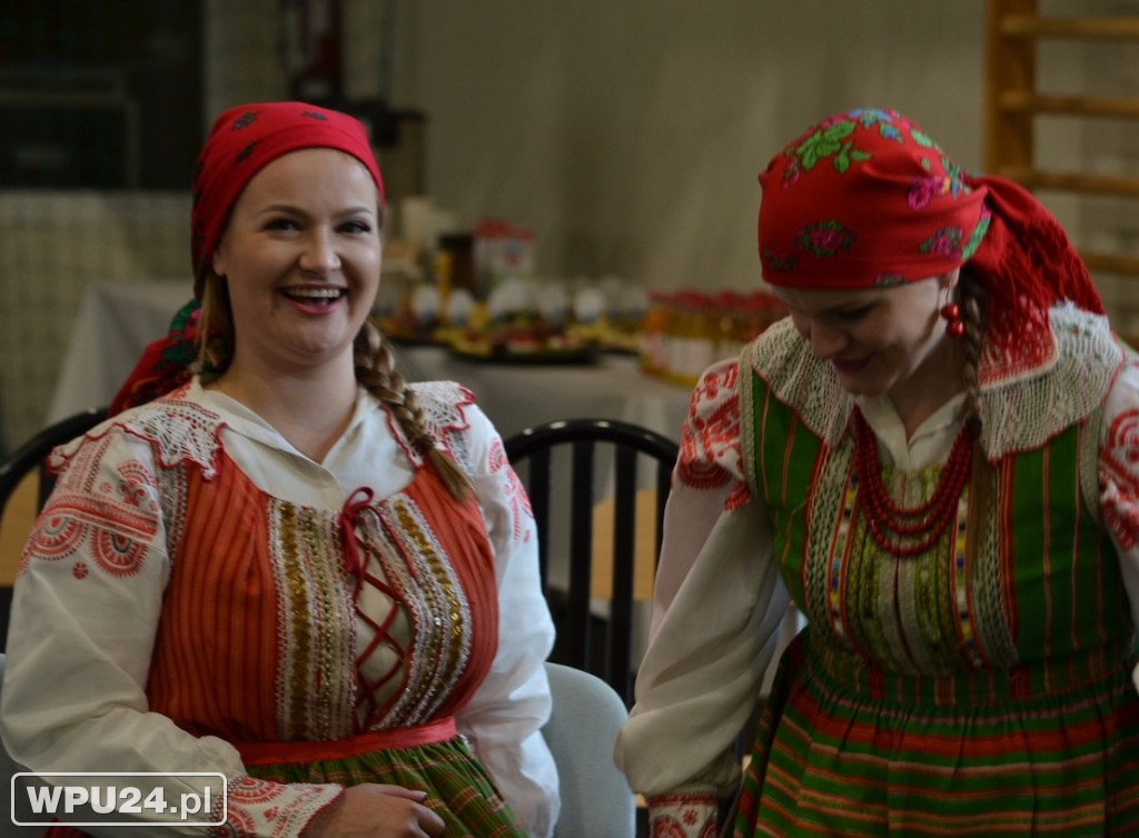Występ Zespołu Pieśni i Tańca z solistami