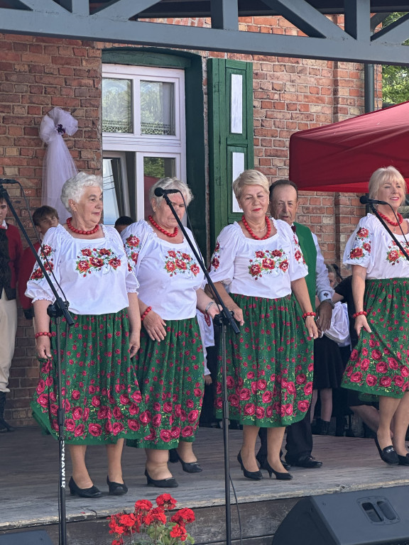 Barwny Festyn Kurpiowski w Pniewie porwał tłumy
