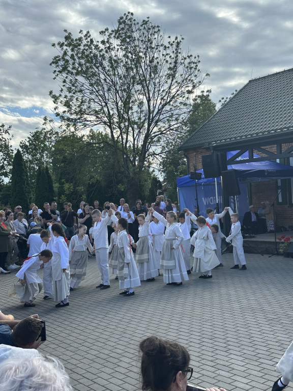Barwny Festyn Kurpiowski w Pniewie porwał tłumy