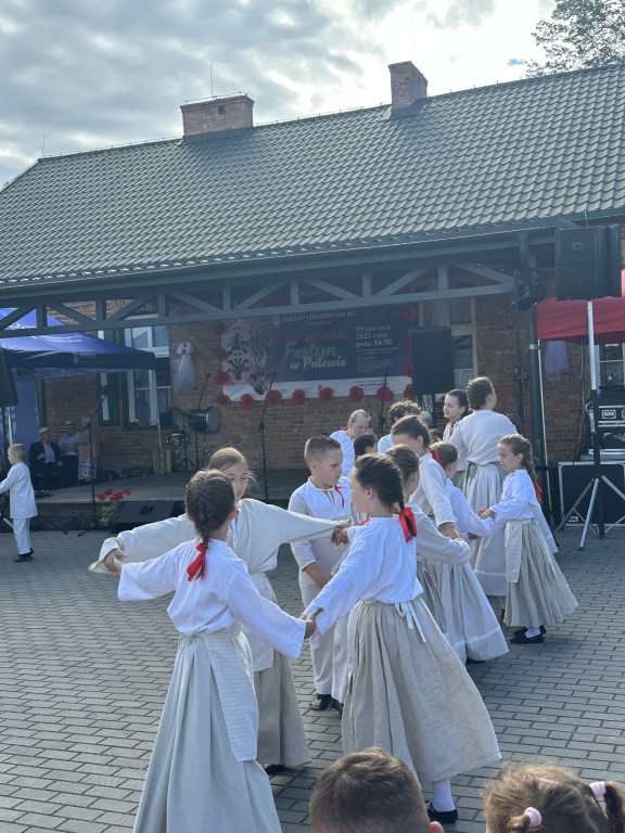 Barwny Festyn Kurpiowski w Pniewie porwał tłumy