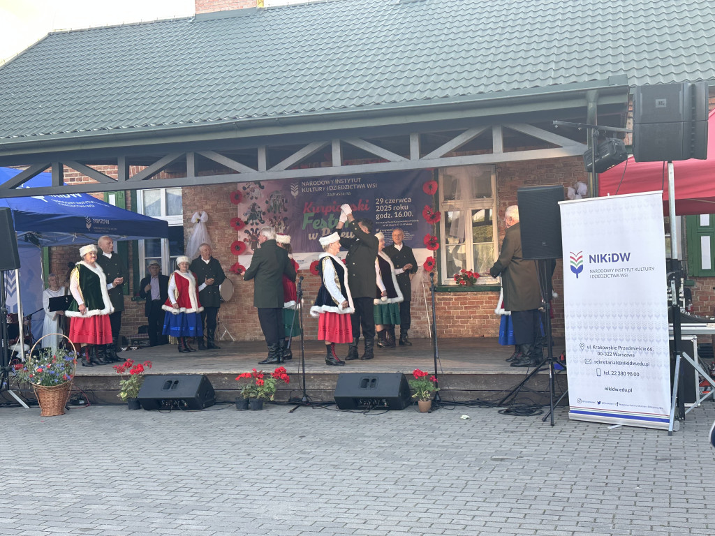 Barwny Festyn Kurpiowski w Pniewie porwał tłumy