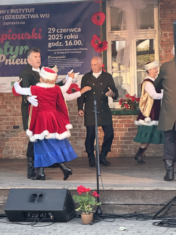 Barwny Festyn Kurpiowski w Pniewie porwał tłumy