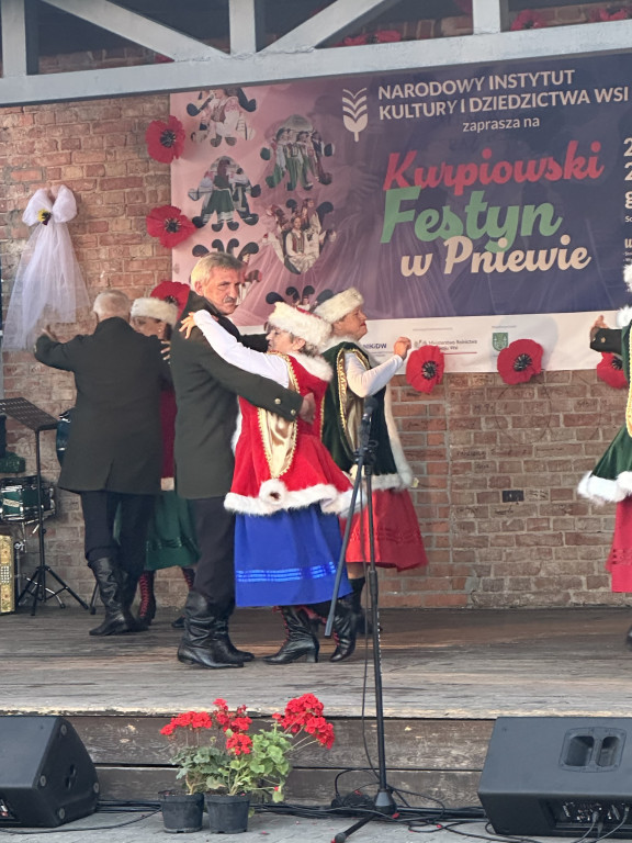 Barwny Festyn Kurpiowski w Pniewie porwał tłumy