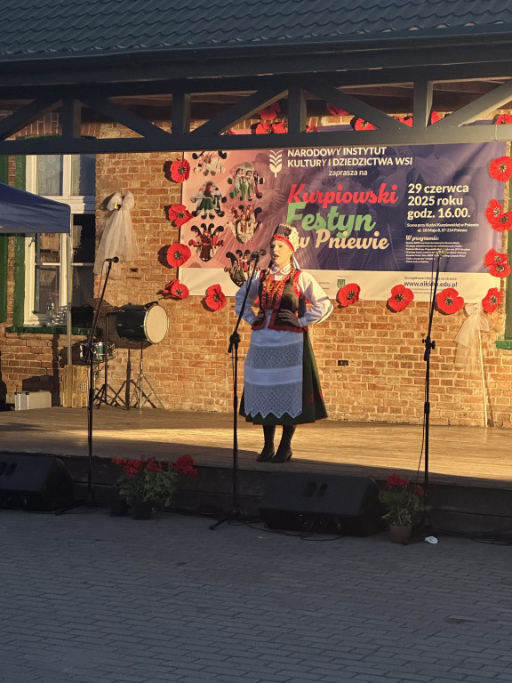 Barwny Festyn Kurpiowski w Pniewie porwał tłumy