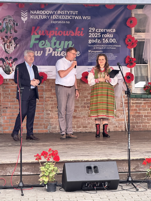 Barwny Festyn Kurpiowski w Pniewie porwał tłumy