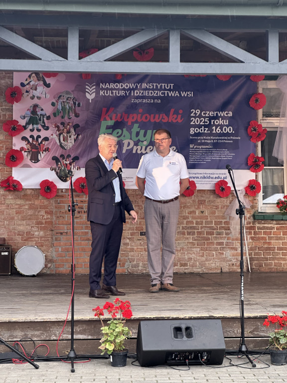 Barwny Festyn Kurpiowski w Pniewie porwał tłumy