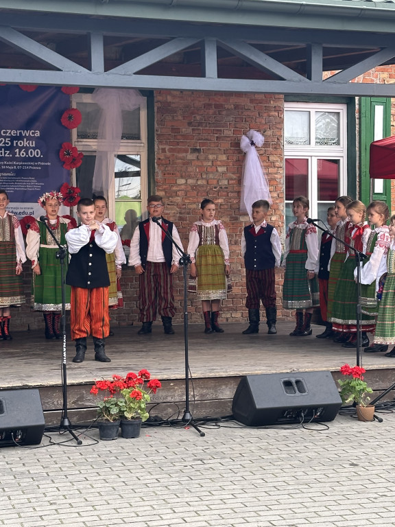 Barwny Festyn Kurpiowski w Pniewie porwał tłumy