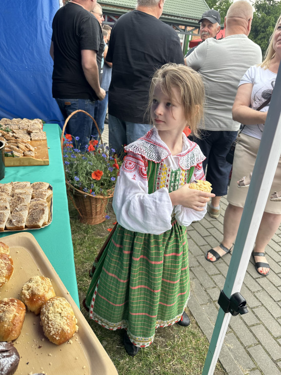 Barwny Festyn Kurpiowski w Pniewie porwał tłumy