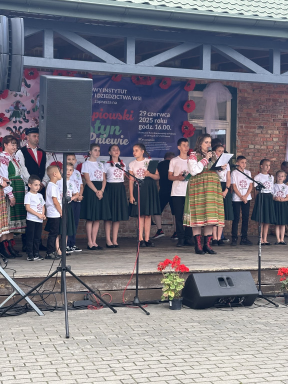 Barwny Festyn Kurpiowski w Pniewie porwał tłumy