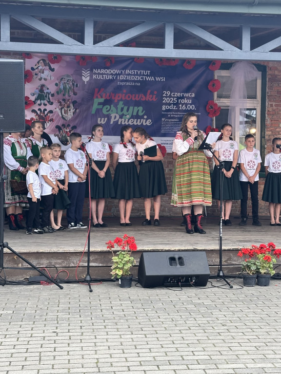 Barwny Festyn Kurpiowski w Pniewie porwał tłumy