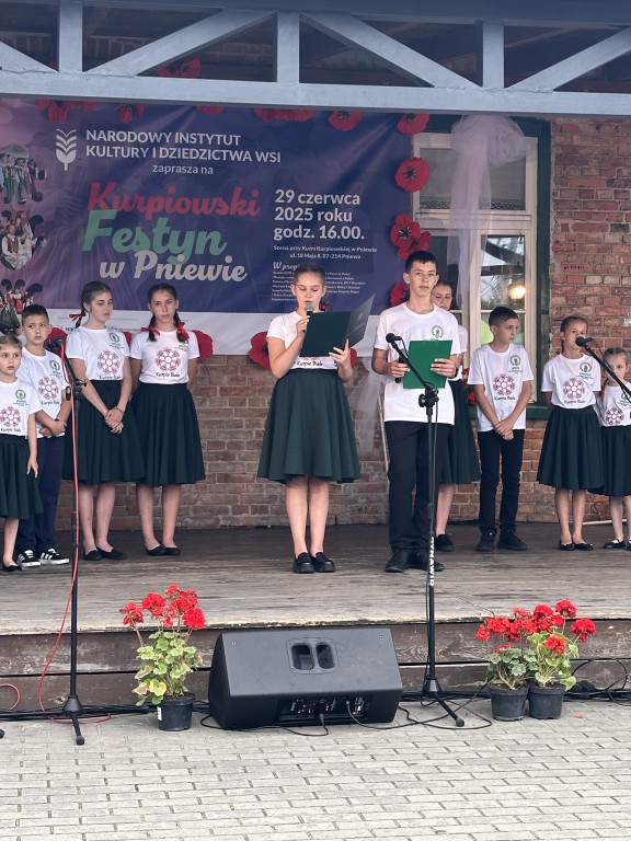 Barwny Festyn Kurpiowski w Pniewie porwał tłumy