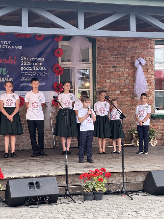 Barwny Festyn Kurpiowski w Pniewie porwał tłumy
