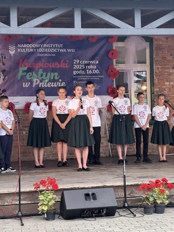 Barwny Festyn Kurpiowski w Pniewie porwał tłumy