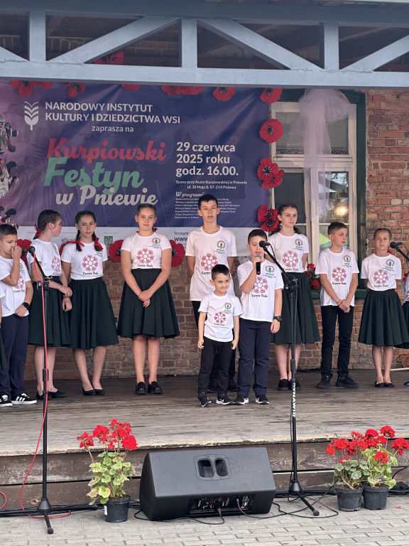 Barwny Festyn Kurpiowski w Pniewie porwał tłumy