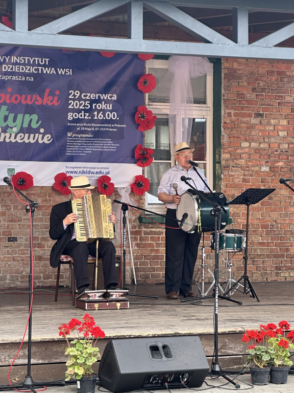 Barwny Festyn Kurpiowski w Pniewie porwał tłumy