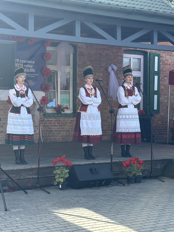 Barwny Festyn Kurpiowski w Pniewie porwał tłumy
