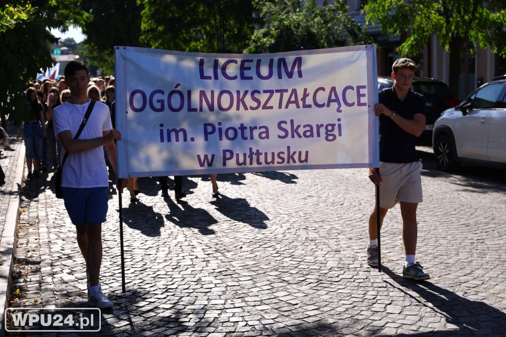 Barwny korowód ulicami Pułtuska