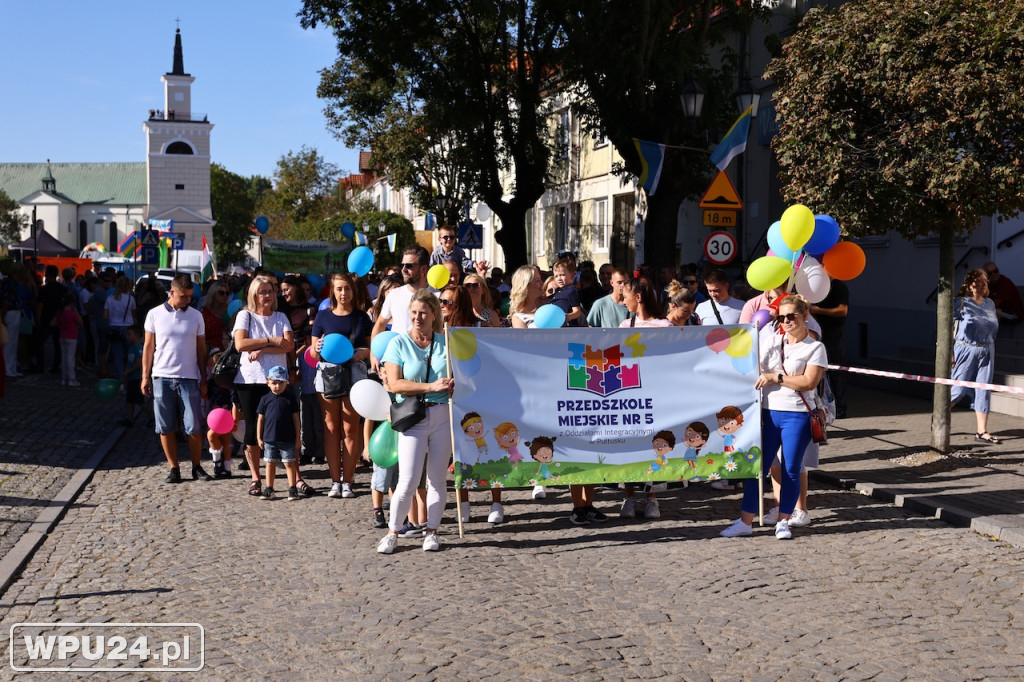 Barwny korowód ulicami Pułtuska