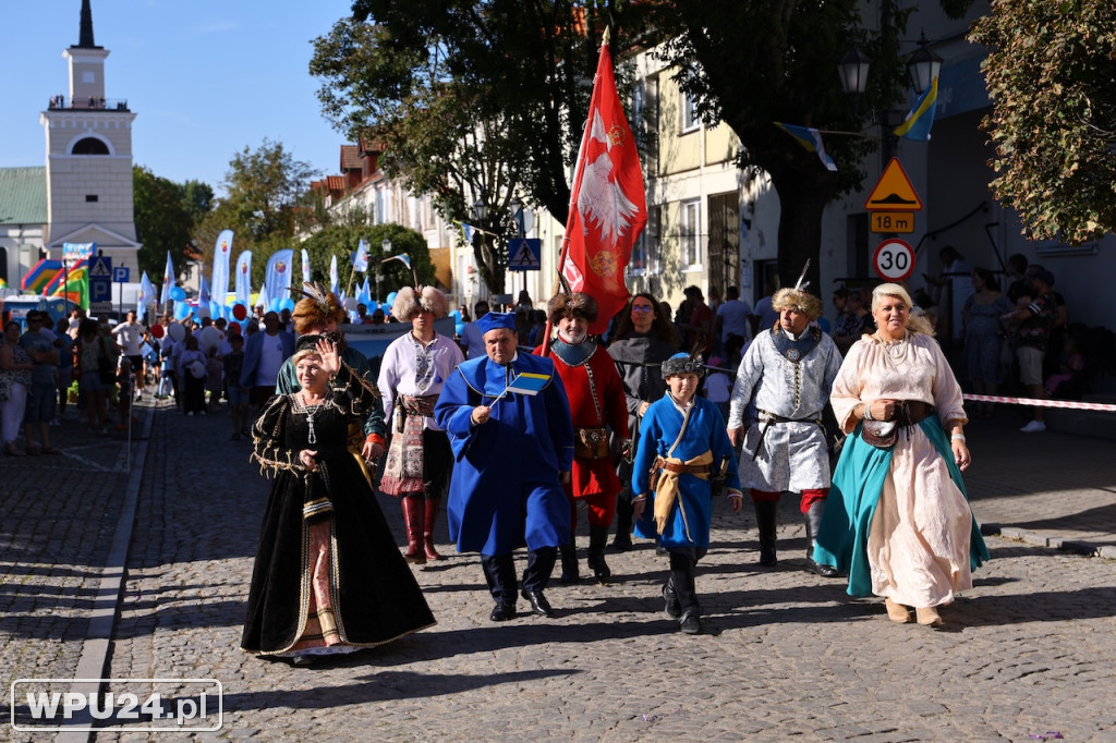 Barwny korowód ulicami Pułtuska
