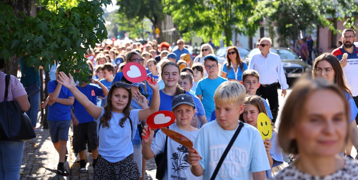 Barwny korowód ulicami Pułtuska