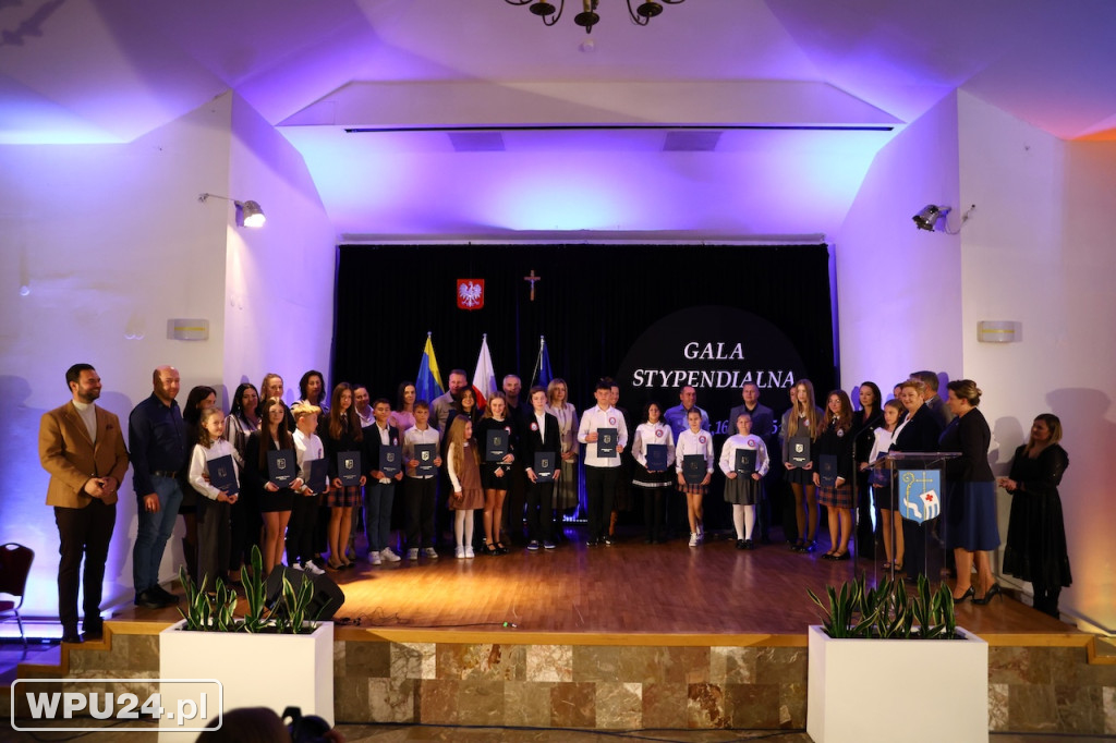 Burmistrz wręczyła 136 stypendiów!