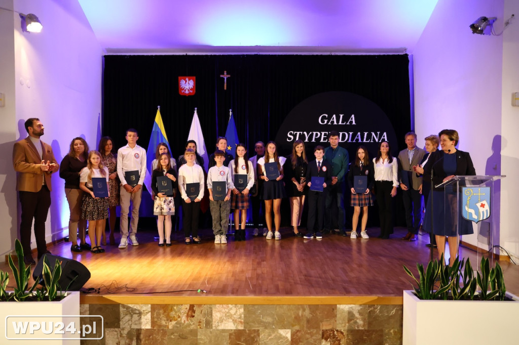 Burmistrz wręczyła 136 stypendiów!