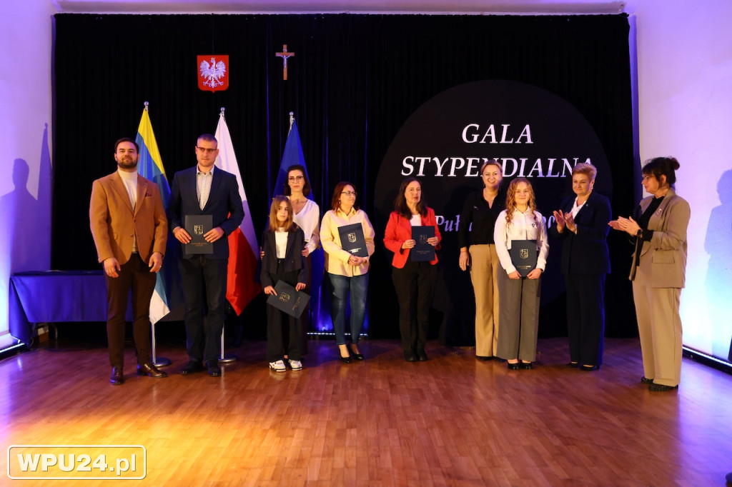Burmistrz wręczyła 136 stypendiów!