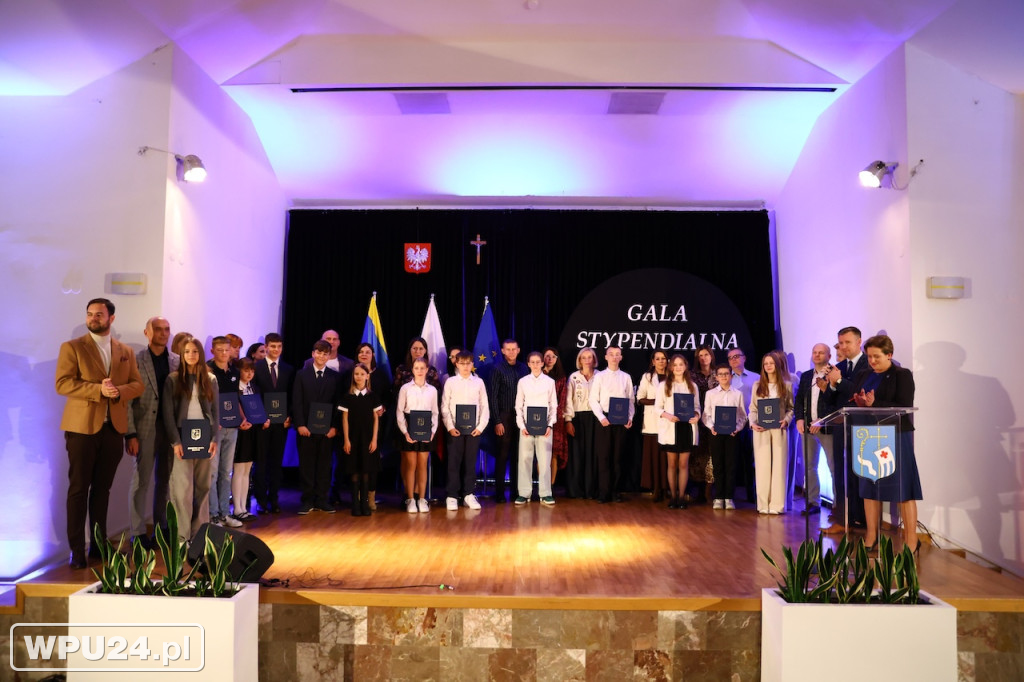 Burmistrz wręczyła 136 stypendiów!