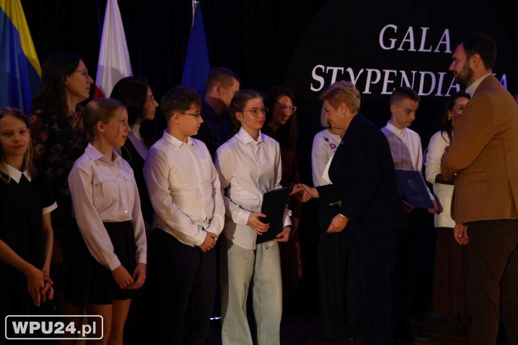 Burmistrz wręczyła 136 stypendiów!
