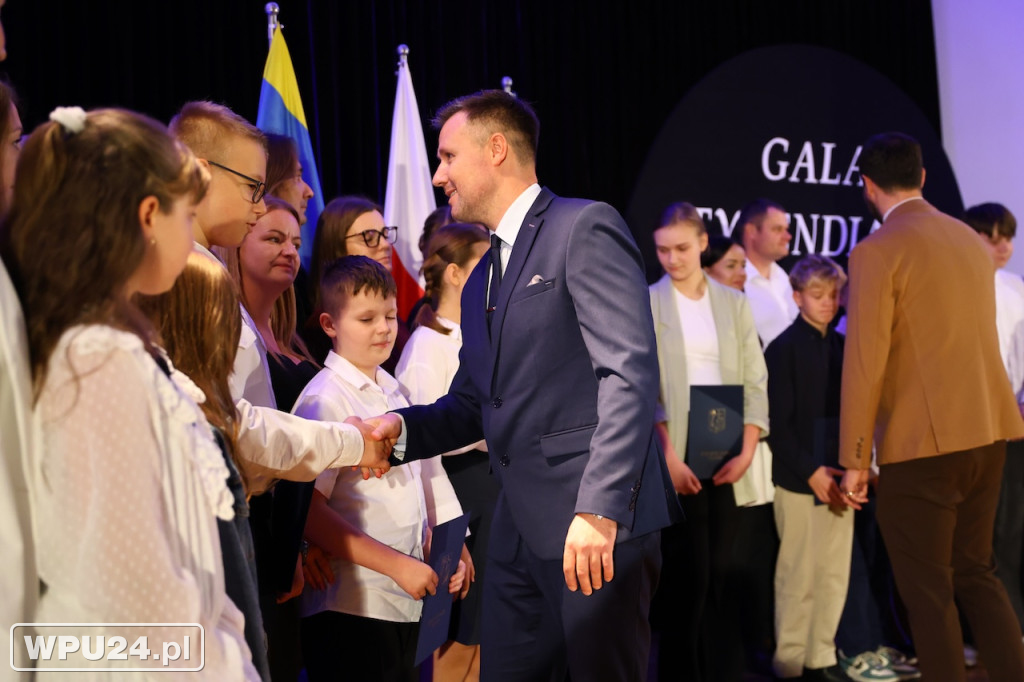 Burmistrz wręczyła 136 stypendiów!