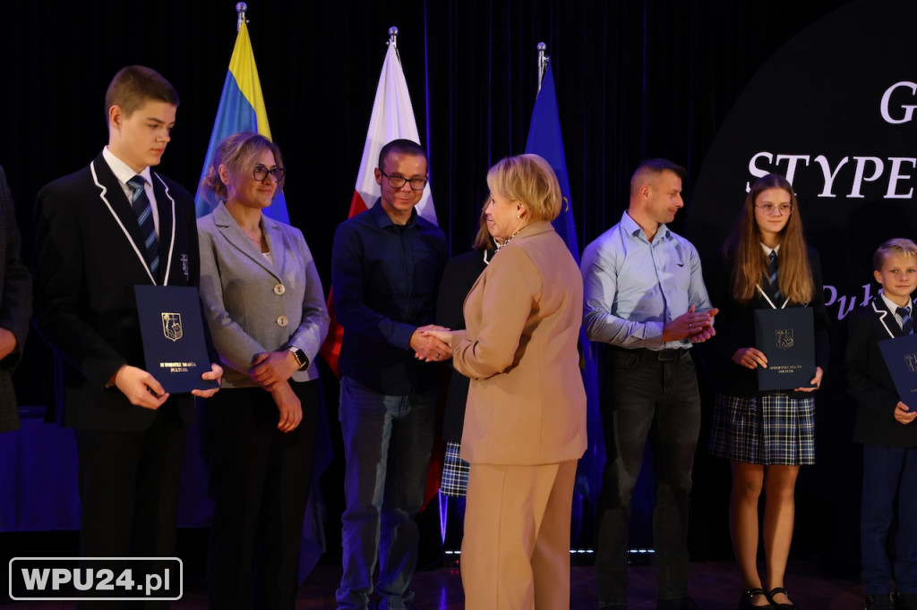 Burmistrz wręczyła 136 stypendiów!