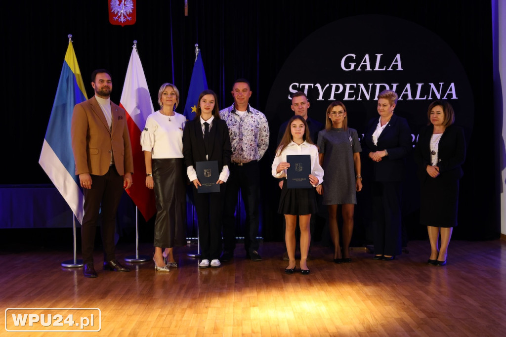 Burmistrz wręczyła 136 stypendiów!