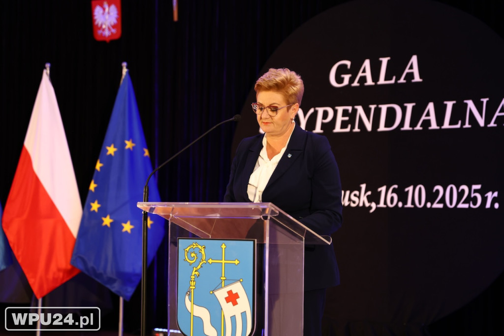 Burmistrz wręczyła 136 stypendiów!