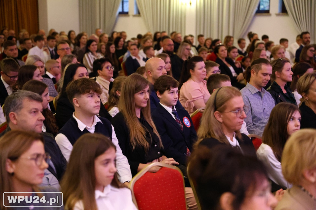 Burmistrz wręczyła 136 stypendiów!