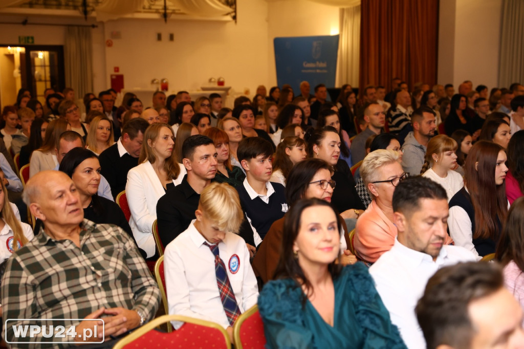 Burmistrz wręczyła 136 stypendiów!