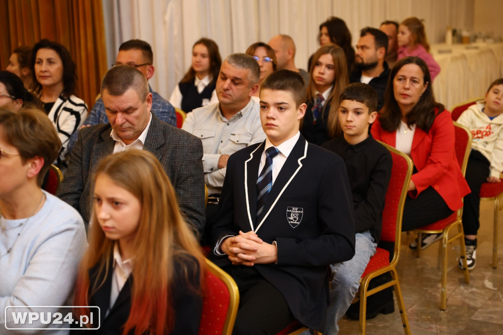 Burmistrz wręczyła 136 stypendiów!
