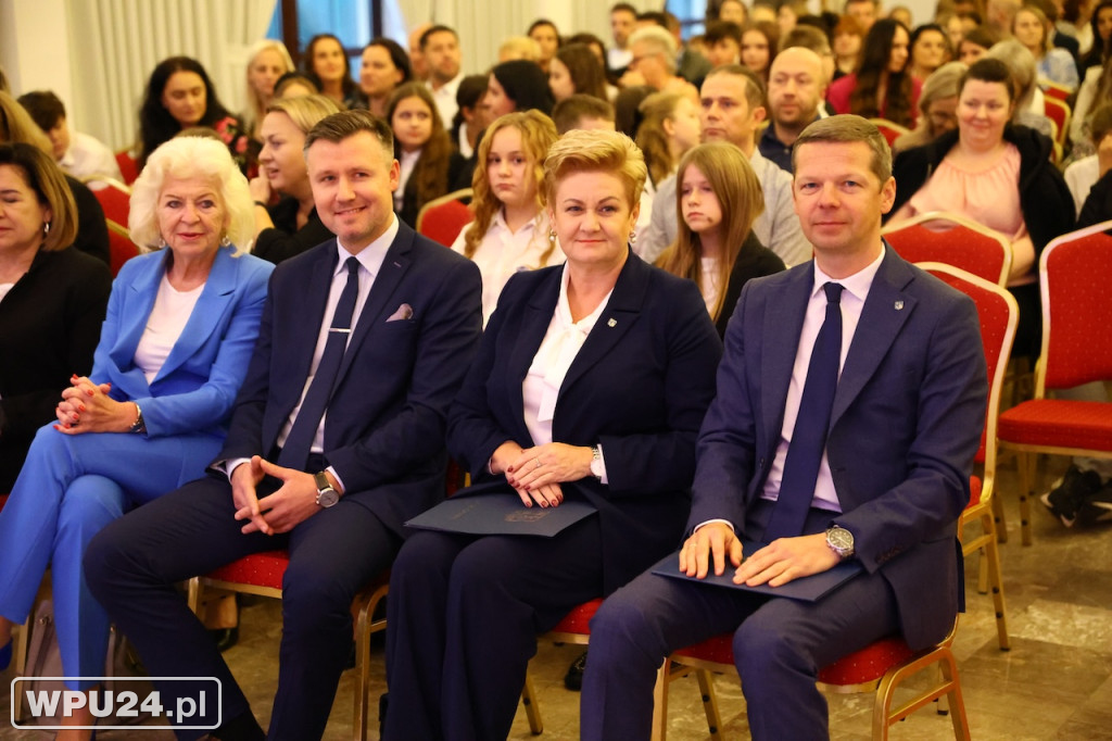 Burmistrz wręczyła 136 stypendiów!