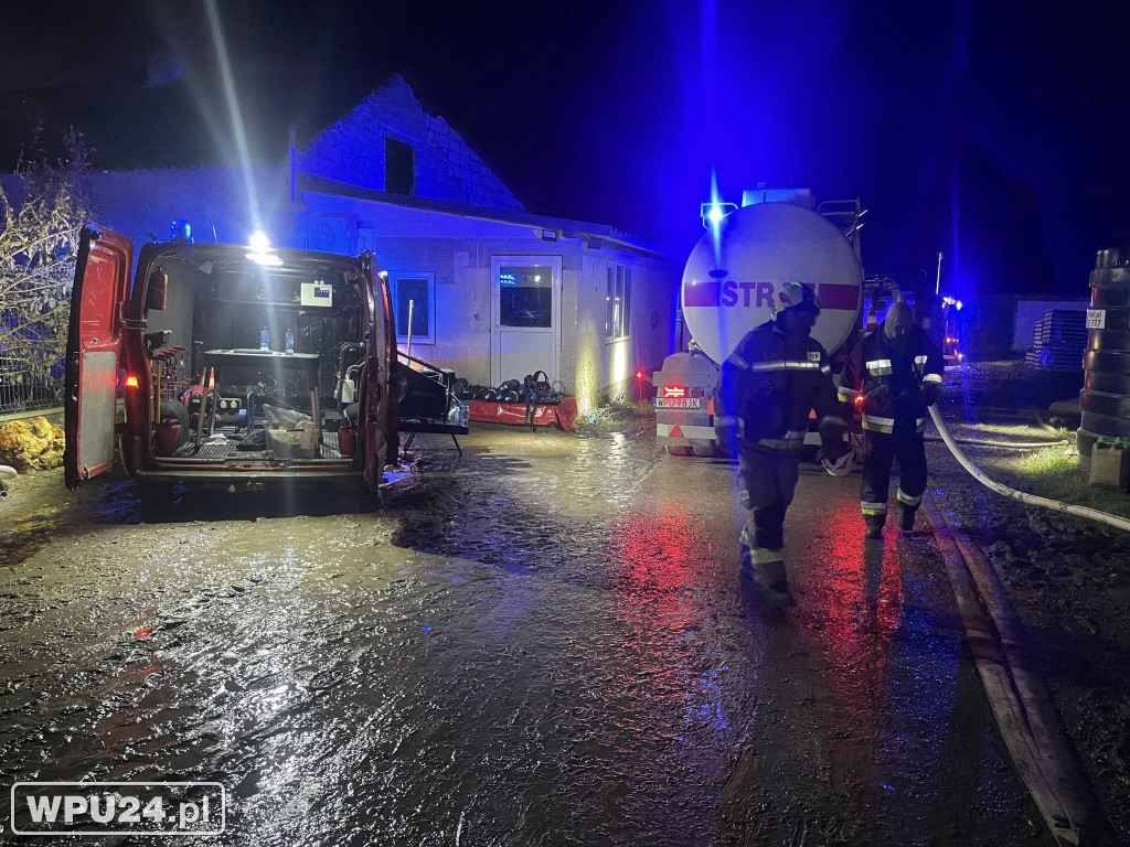 Strażacy z powiatu pułtuskiego walczyli całą dobę