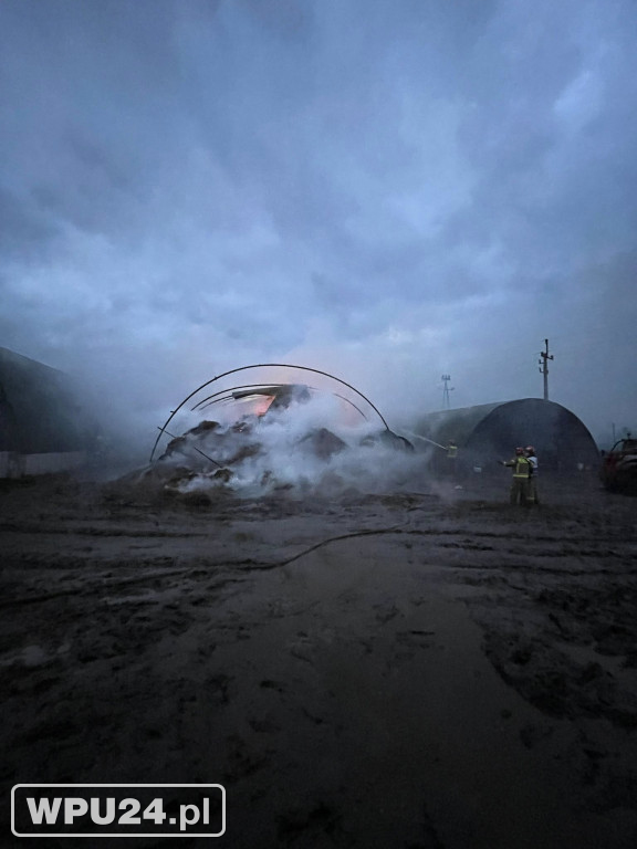 Strażacy z powiatu pułtuskiego walczyli całą dobę