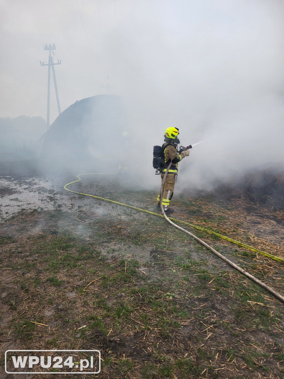 Strażacy z powiatu pułtuskiego walczyli całą dobę