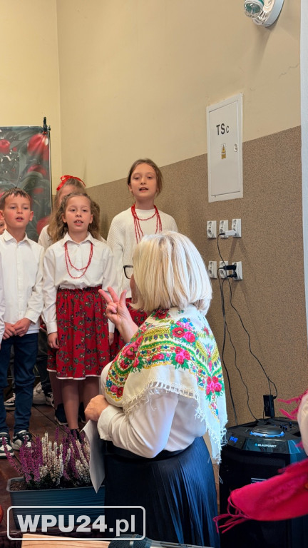 „Śpiewanie przy szarlotce” w Przemiarowie