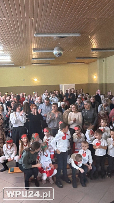 „Śpiewanie przy szarlotce” w Przemiarowie