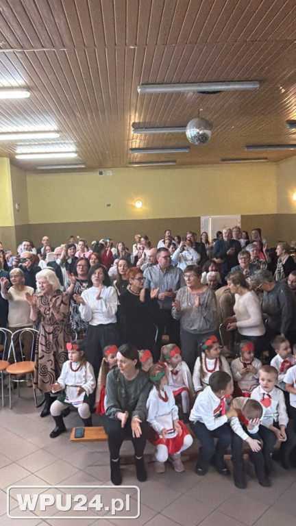 „Śpiewanie przy szarlotce” w Przemiarowie