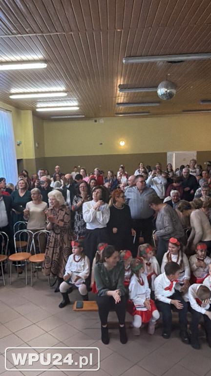 „Śpiewanie przy szarlotce” w Przemiarowie